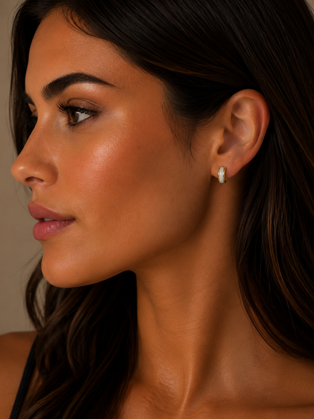 Ellie huggie earring