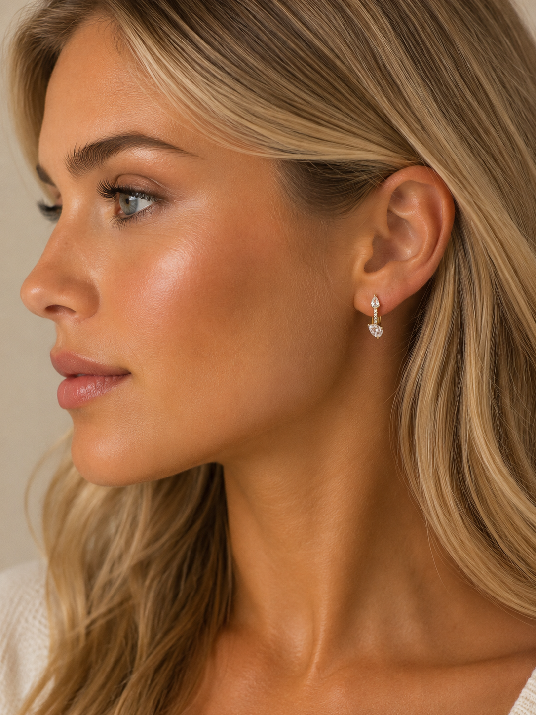 Ella huggie earring