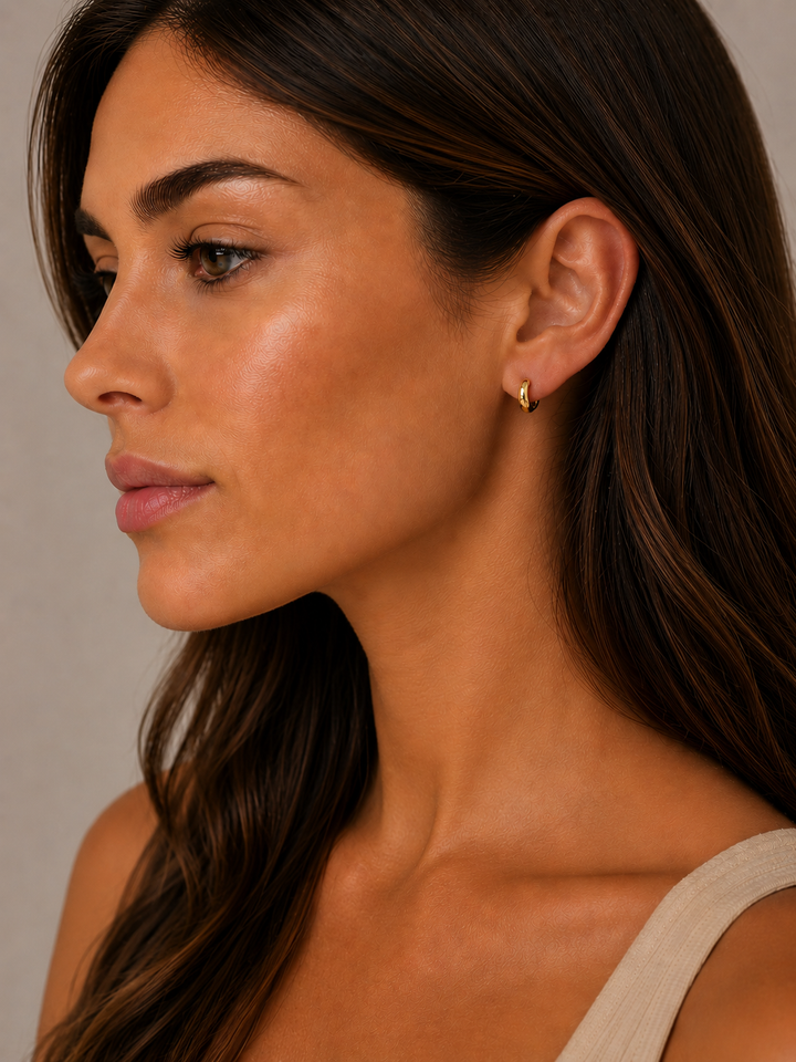 Oli petite hoop earring