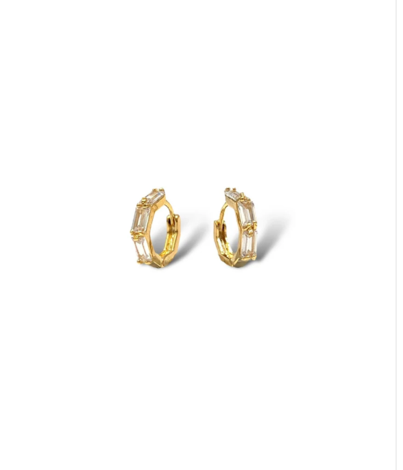 Zoey Huggie earring